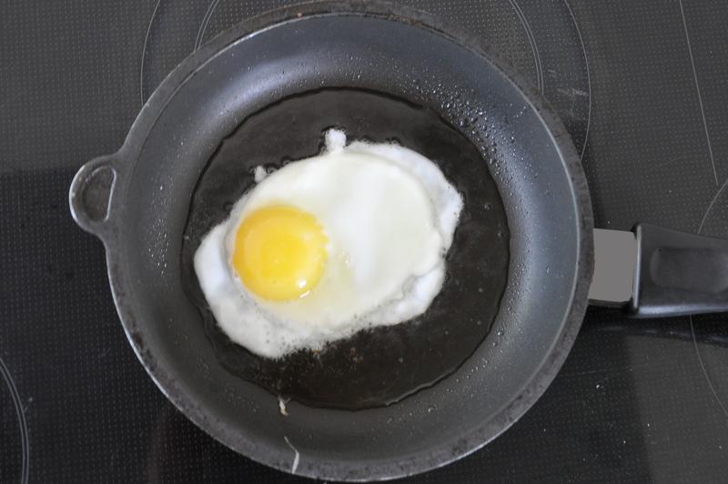 Non-stick coatings: Coatings containing PFAS ensure that the egg does not stick in the pan. PFAS hardly degrade in the environment and are therefore considered “eternal chemicals”. 