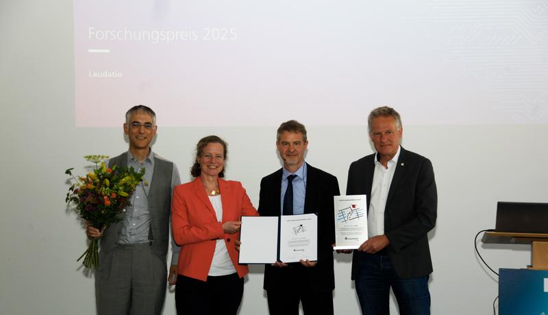 v.l.n.r. Dr. Nils F. Nissen; Prof. Dr. Ulrike Ganesh; Dr. Lutz Stobbe & Prof. Dr.-Ing. Martin Schneider-Ramelow 
