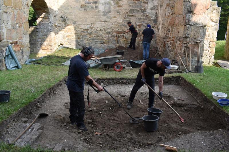Work impression: excavations of the Walbeck stucco altar tomb site.