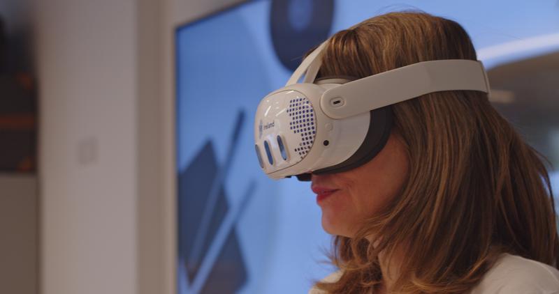 Immersive crisis training with XR: Using a VR headset, participants can immerse themselves directly in the briefing