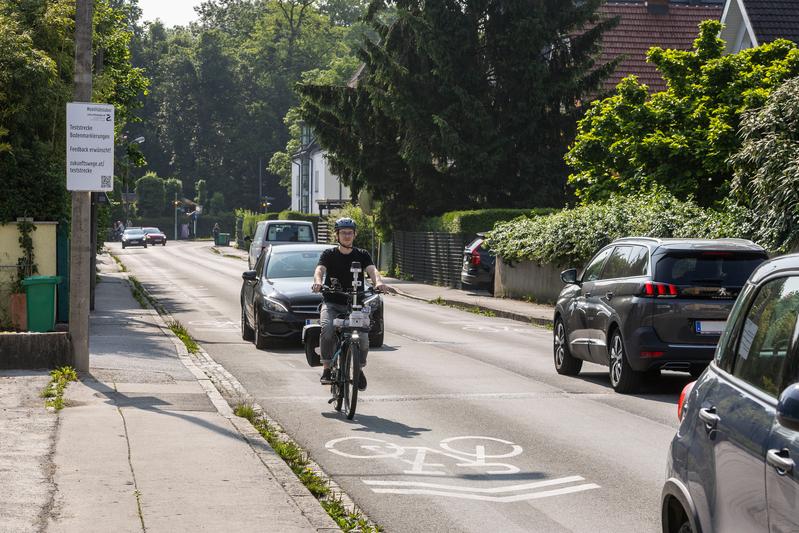 Salzburg Research überprüft die Auswirkungen der neuen Bodenmarkierungen in der Stadt Salzburg mit dem Forschungsfahrrad 