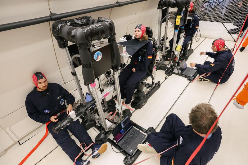 Fully focused: Operators and test subjects during the experimen
