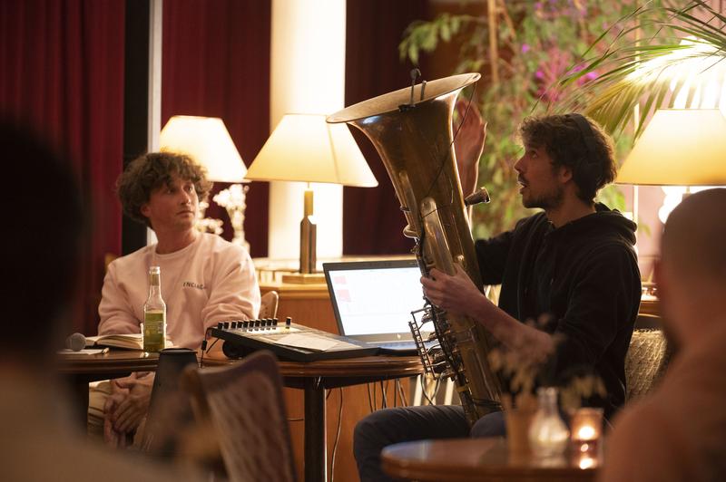 Autor Joshua Groß (links) und Soundkünstler Jonas Urbat