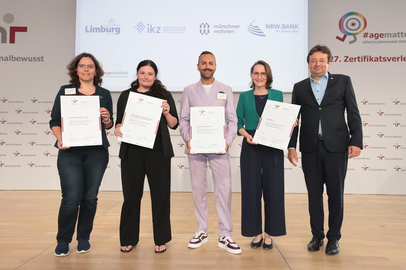 Zertifikatsübergabe audit berufundfamilie 