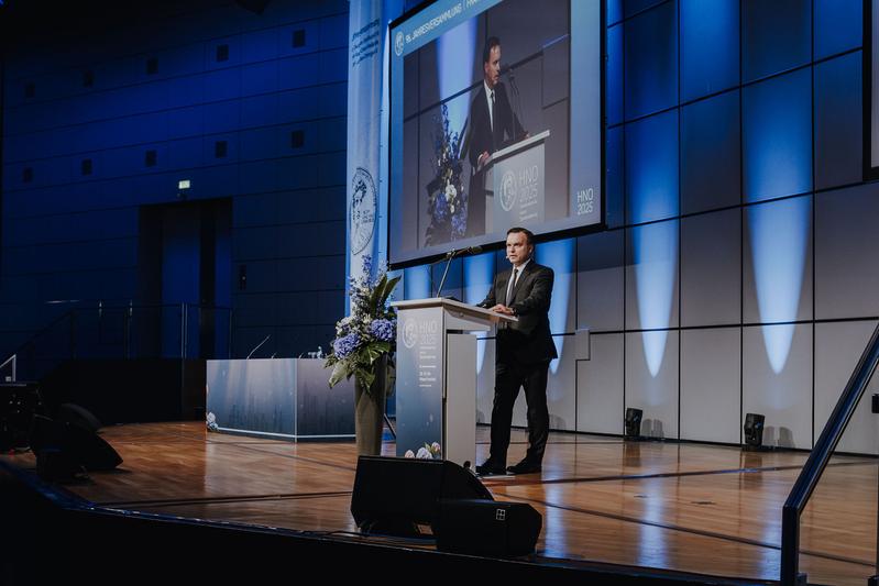 Univ.-Prof. Dr. med. Timo Stöver während der feierlichen Eröffnung in der Messe Frankfurt