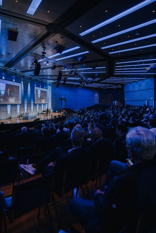 Der vollbesetzte Saal Harmonie in der Messe Frankfurt während der Eröffnung