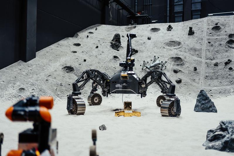 Auf der automatica 2025: SherpaTT – ein vierbeiniger Rover für unwegsames Gelände und autonome Erkundungsmissionen