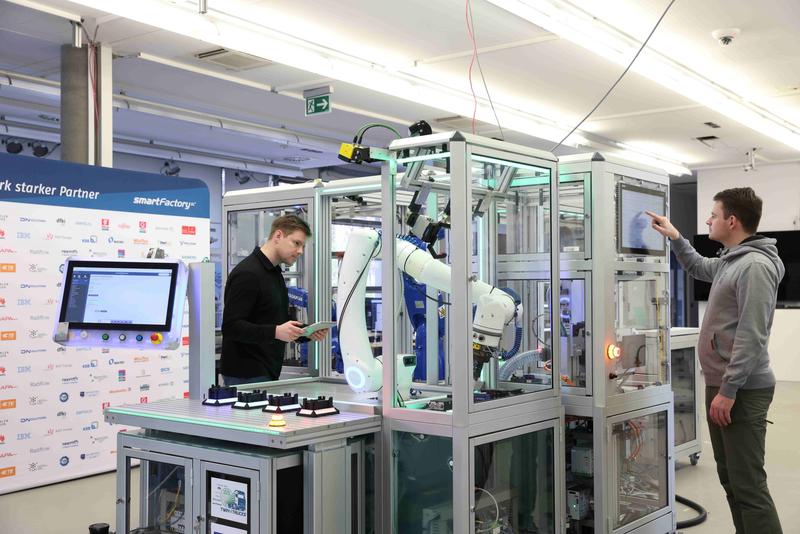 Mit der Produktionsinsel_Phuket zeigt die SmartFactory-KL neueste Technologien in der Anwendung 