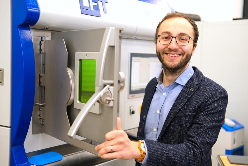 Mit dem neuen Verfahren, das Dr. Oliver Maurer entwickelt hat, lassen sich mit dem 3D-Drucker vor allem kleinere Metallbauteile erheblich feiner und qualitativ hochwertiger drucken.