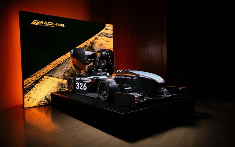 Der neue Rennwagen der Fachhochschule Dortmund, der Rhino 4, ist der erste Rhino-Wagen mit auffälligem Heckflügel und Frontflügeln.