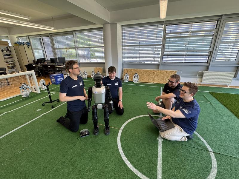 "Booster" mit den Teammitgliedern (v. l.) Tobias Jagla, David Schulte, Johannes Walter und Max Polter. 