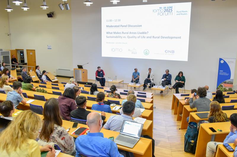 Podiumsdiskussion des IAMO Forums 2025