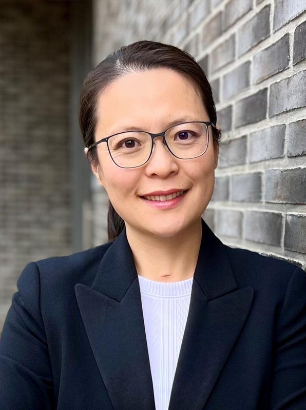 a woman wearing glasses and a suit Prof. Dr.-Ing. Jiayi Wang, Professorin für Elektrotechnik/Leistungselektronik an der Hochschule Nordhausen