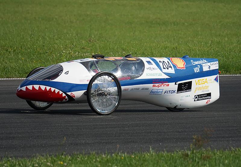 Ein studentisches Team der Hochschule Karlsruhe konnte mit einem selbst entwickeltem Brennstoffzellen-Fahrzeug beim Wettbewerb Shell Eco-marathon in Polen überzeugen 