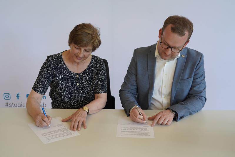 Unterzeichnung des Kooperationsvertrags zwischen TH Aschaffenburg und BRK-Kreisverband Aschaffenburg 