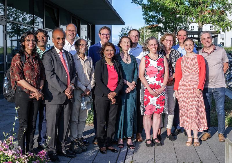 Feierliche Eröffnung des India Competence Centre of the University of Würzburg am 26. Juni 2025. Sprecherin Kathrin Holz ist zweite von rechts.
