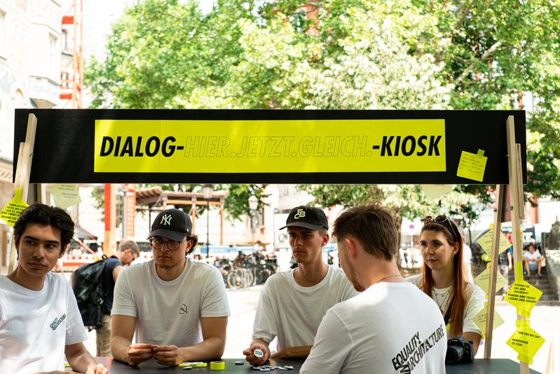 IU Dialog-Kiosk auf dem Rindermarkt