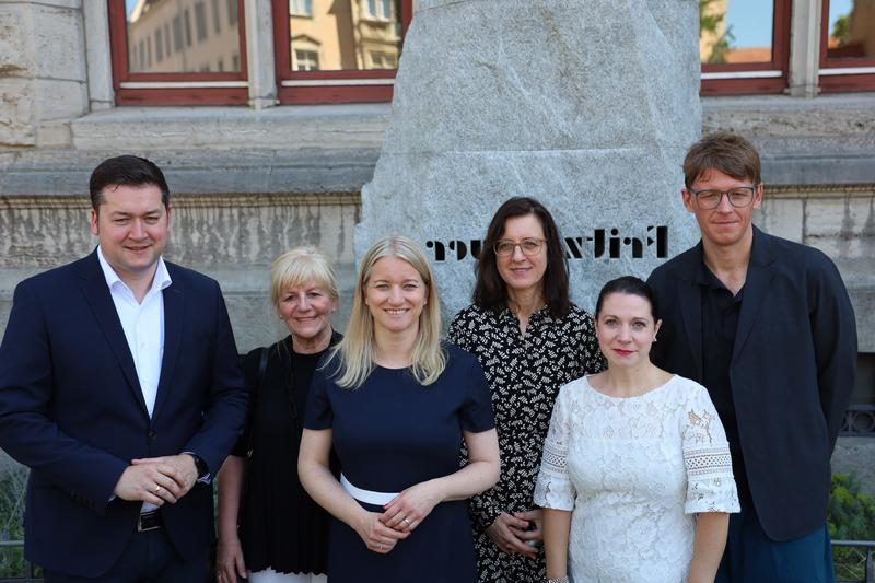 Oberbürgermeister Dr. T. Kornblum, Kultur- u. Wissenschaftsdezernentin Prof. Dr. A.Hesse, Justizministerin Dr. K. Wahlmann, HBK-Präsidentin Prof. Dr. A. Dimke, Direktorin Stiftung Braunschweigischer Kulturbesitz R.-M. Berghahn, Künstler D. Wolff (v.l.n.r)