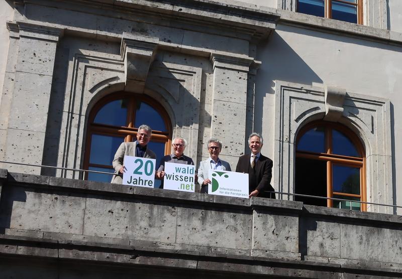 Zu Besuch im Bayerischen Forstministerium, v.l.n.r: Dr. Ulrich Schraml (Direktor der FVA/Baden-Württemberg); Dr. Thomas Wohlgemuth (Direktionsmitglied der WSL/Schweiz) Dr. Peter Mayer (Leiter des BFW)/Österreich) und Dr. Peter Pröbstle (Präsident der LWF)