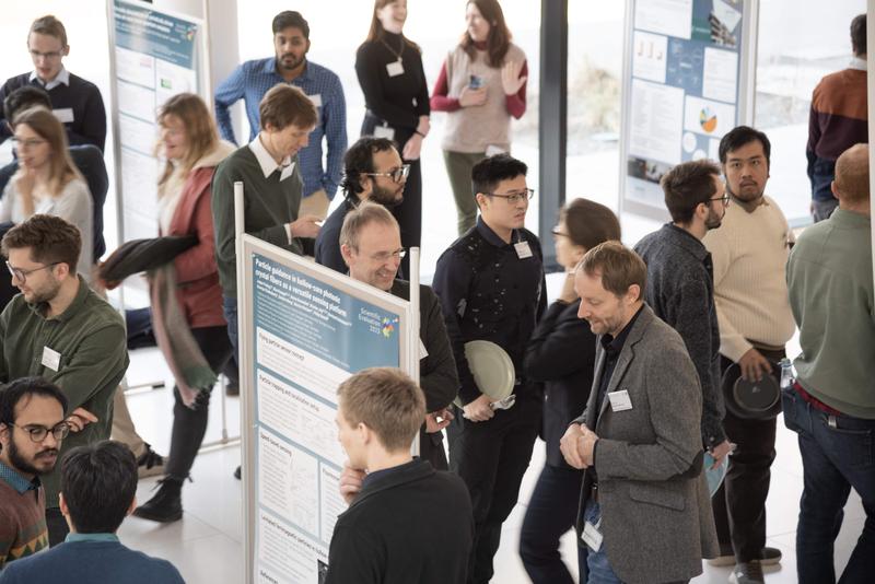 Bei Veranstaltungen des ›Vereins der Freunde und Ehemaligen des Max-Planck-Instituts für die Physik des Lichts e.V.‹ kommen Forschende, Interessierte und Alumni zusammen.