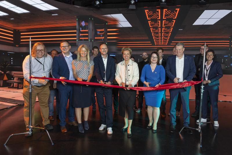 Eröffnung des VFX Labs mit Ministerin Ina Brandes (Mitte)