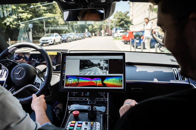 Trotz einiger Herausforderungen sind autonome Fahrzeuge in vielen Situationen schon jetzt sicherer als von Menschen gesteuerte