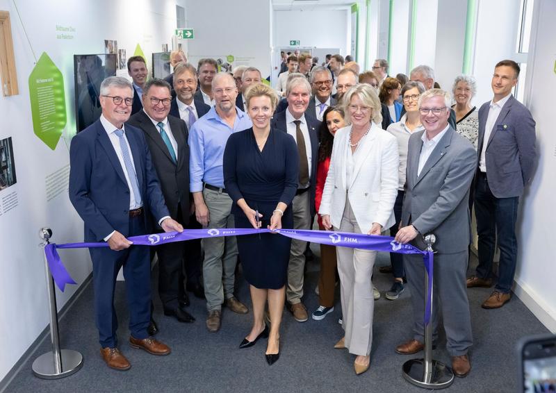 Friedel Heuwinkel, FHM, Michael Lutter, Kreishandwerkerschaft Paderborn-Lippe, Ina Brandes MdL, Ministerin für Kultur und Wissenschaft des Landes NRW, Prof. Dr. Klaus Schafmeister, KIDiHa, Prof. Dr. Anne Dreier, Rektorin FHM