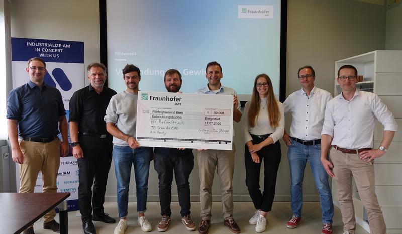 Das Fraunhofer-Leistungszentrum IAMHH fördert das Projekt »ReConStruct – 3D Scan to CAD – AM-Ready« mit 50.000 Euro.