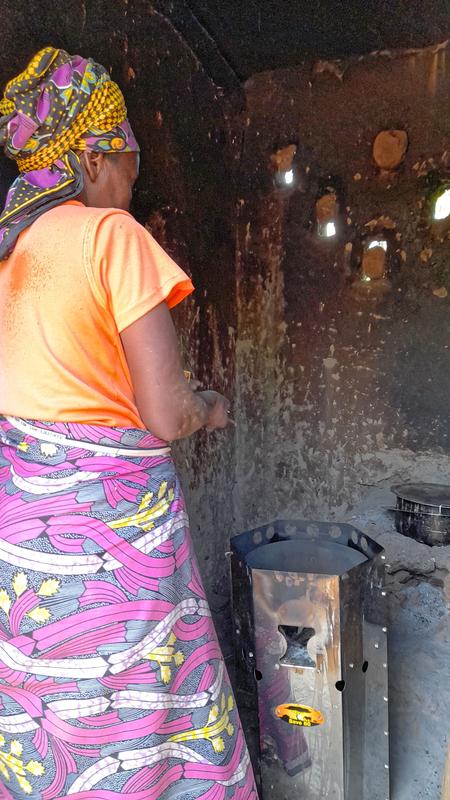 More efficient stoves improve indoor air quality and potentially reduce health risks, especially for women. This is shown by a study, which has now been published in the journal Scientific Reports, part of the Nature portfolio.