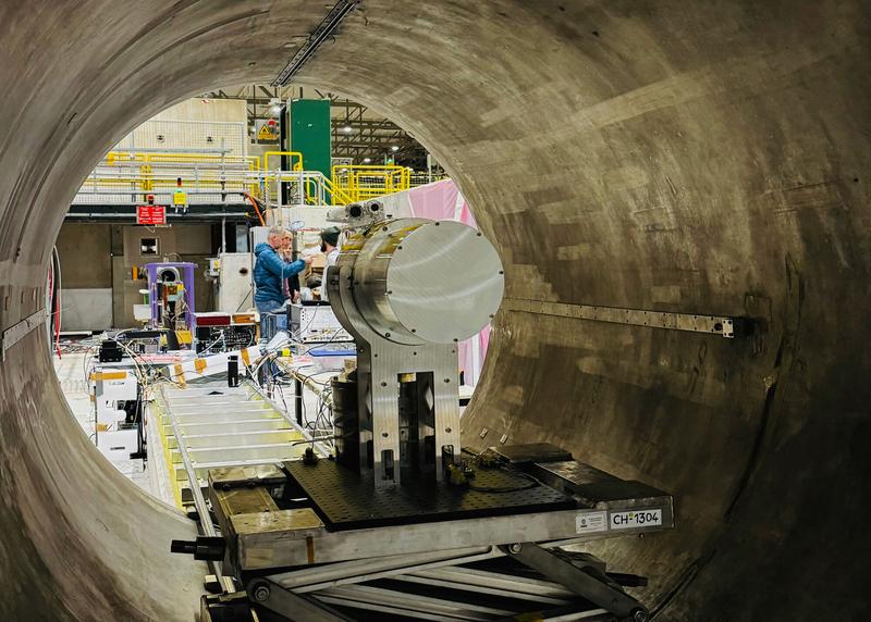 Der MADMAX-Booster im Inneren des MORPURGO-Magneten am CERN 