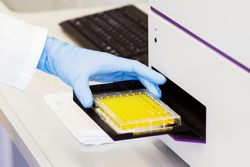 Preparation of a reading device in the laboratory