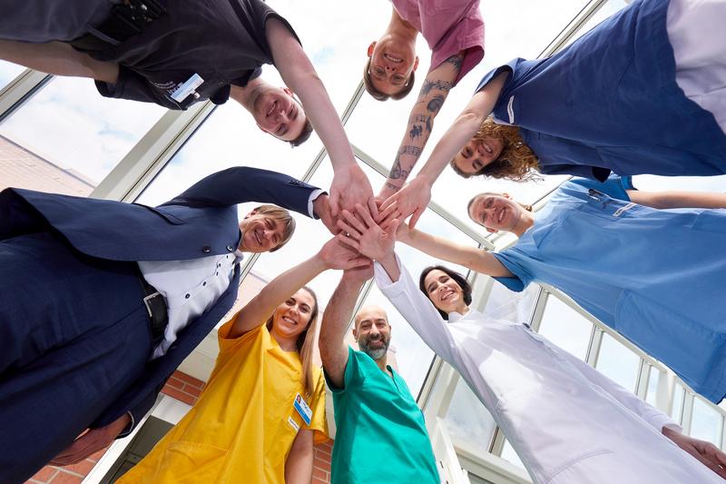 Gemeinsam stark für unsere Patienten! Das UKR belegt im aktuellen F.A.Z.-Ranking der Krankenhäuser mit mehr als 800 Betten eine Top-Platzierung.