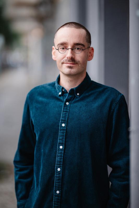 Philipp Graf, wissenschaftlicher Mitarbeiter der HM bei MIA-PROM, vereinfacht die Rückmeldung von Patientinnen und Patienten zu ihrem Gesundheitszustand 