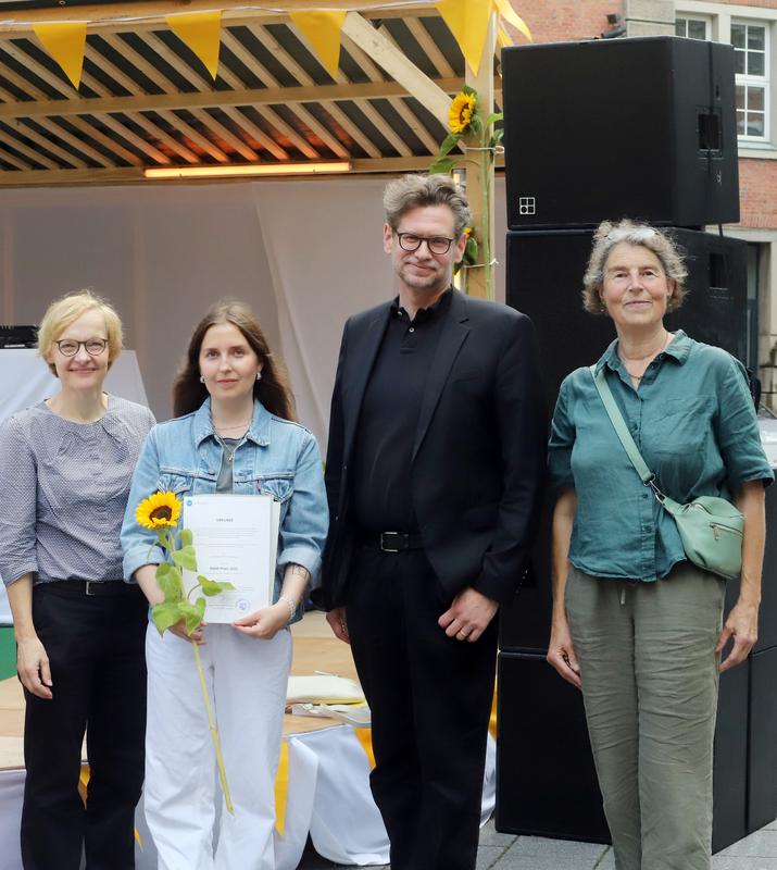 Maryna Shtanko erhält den DAAD-Preis an der Muthesius Kunsthochschule in Kiel