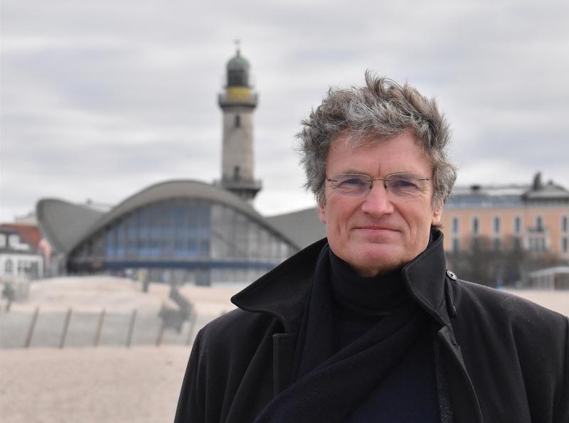 Hans Burchard, IOW-Experte für ozeanographische Prozesse in Ästuaren, ist Co-Autor der jetzt vorgelegten Studie und Co-Leiter der internationalen Arbeitsgruppe des Scientific Committee on Oceanic Research (SCOR) zur zunehmenden Versalzung von Tideflüssen. 
