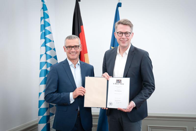 Bayerns Wissenschaftsminister Blume mit Michael Fraas