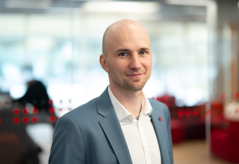 Industrierobotik und Greifertechnologien gehören zu den Spezialgebieten von Prof. Dr. Veit Müller. Als Forschungsprofessor an der Hochschule Coburg leitet er den Arbeitsbereich „Automatisierung“ am TTZ in Lichtenfels und das Projekt inAdditiv.