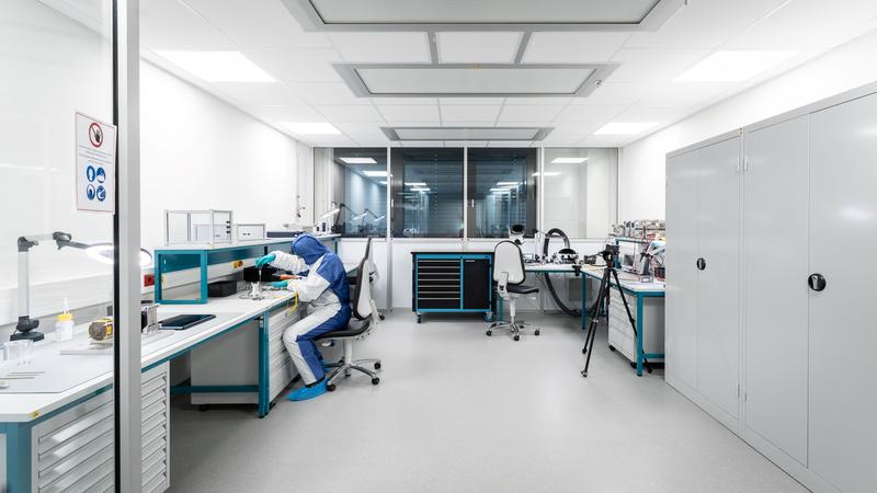 Der neu eingerichtete Reinraum am DFKI in Bremen erfüllt ISO-Standards und unterstützt die Qualifizierung und Weiterentwicklung von robotischen Technologien für den Einsatz im All. 