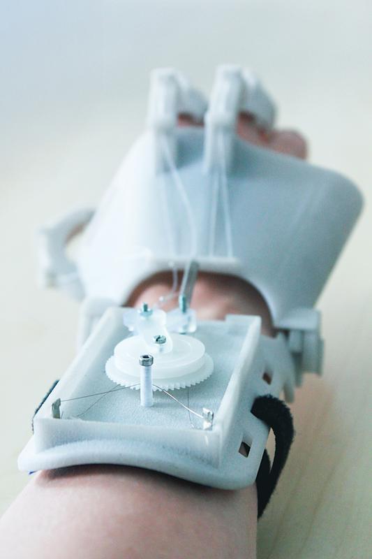 The stepper drive includes gear, lever, pawl, and SMA wire components.