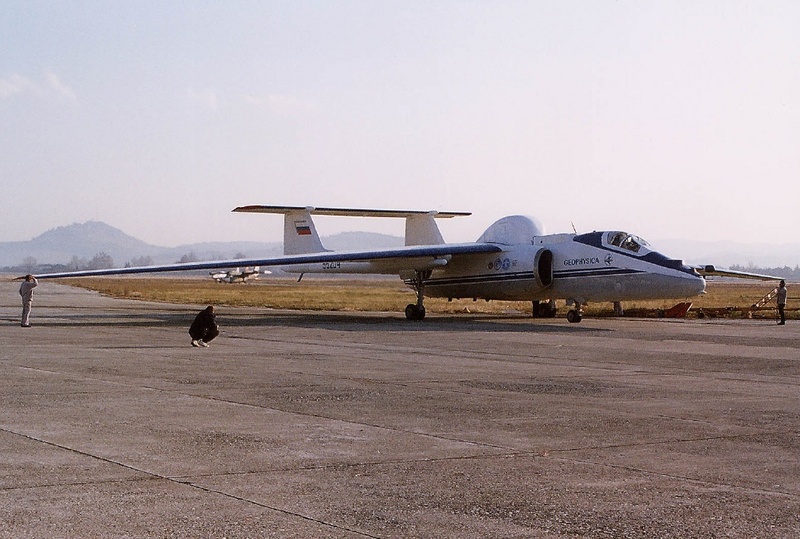 Das russische Höhenforschungsflugzeug Geophysica - unter dem "Buckel" ist das Messinstrument MIPAS zur Messung von Spurengasen eingebaut.