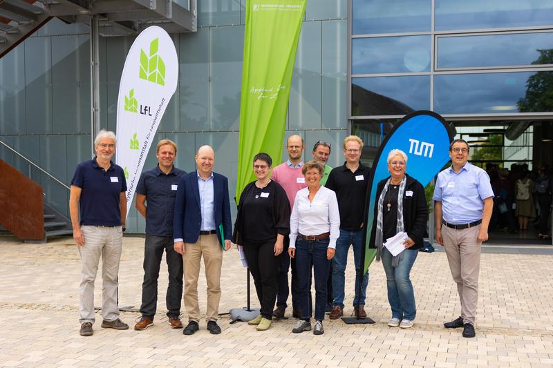Lenkungskreis AMH, v.l.: Senthold Asseng (TUM), Martin Wiesmeier (Lfl), Christoph Moning, Martina Bauer, Bernhard Schauberger (HSWT), Annette Freibauer (LfL), Michael Beck (HSWT), Benjamin Schusser (TUM), Claudia Luksch (TUM), Ralph Hückelhoven (TUM)