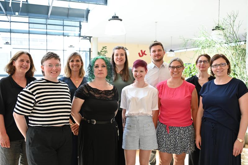 Bei der dreitägigen Auftaktveranstaltung in Koblenz waren Ute Schmid (l.) und Franziska Paukner (4.v.l.) mit dabei. Von der Universität Bamberg ist zudem Caroline Oehlhorn beteiligt (nicht im Bild).