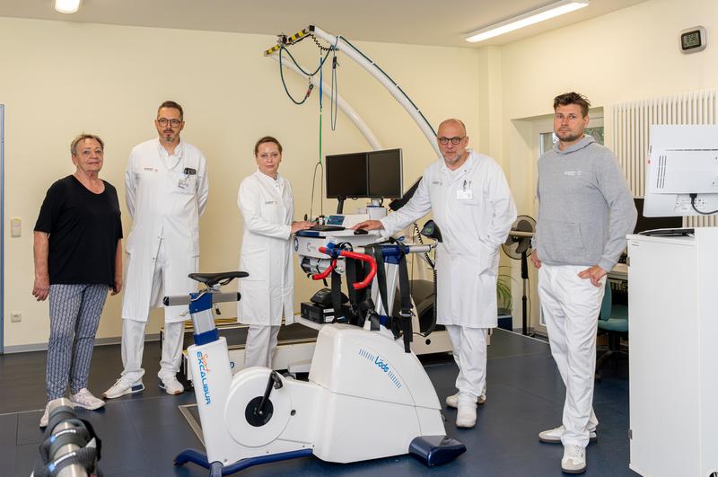 (v.l.n.r.) Gudrun Manuwald-Seemüller, Prof. Alexander Carl Disch, Dorit Hütter, Prof. Dr. med. Klaus-Dieter Schaser, Phillip Flößel 