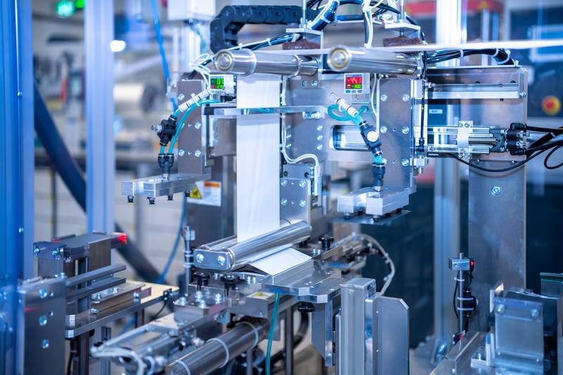 In den Laboren des MEET Batterieforschungszentrums wird sowohl die Trockenprozessierung von Elektroden als auch deren Recycling erforscht.