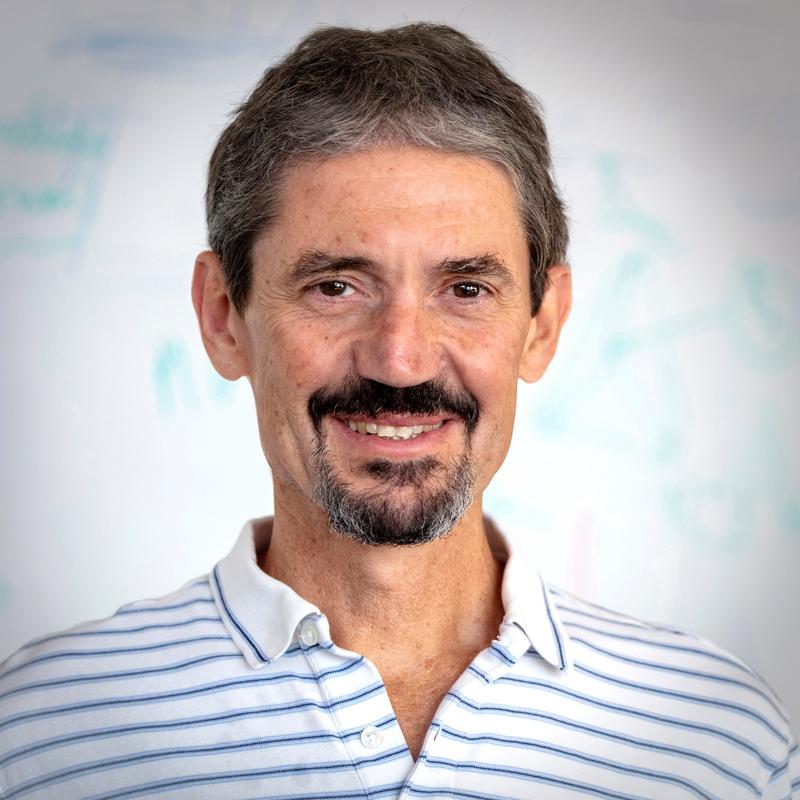 Der renommierte US-amerikanische Physiker Professor Michael Chertkov von der University of Arizona Tucson wird in den kommenden zwei Jahren im Rahmen eines Humboldt Forschungspreises an der TU Ilmenau wirken