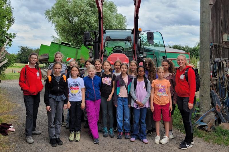 Berufe hautnah erleben: Für einen neuen Durchlauf „Ada on Tour" können sich Schülerinnen im Alter zwischen zehn und 14 Jahren anmelden. 