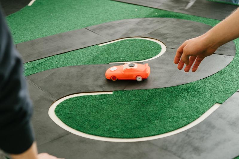 Das autonom fahrende Auto soll als Live-Demo auf Veranstaltungen wie Studien-Messen sowie als Lernplattform in den Lehrveranstaltungen am Campus Minden eingesetzt werden. 