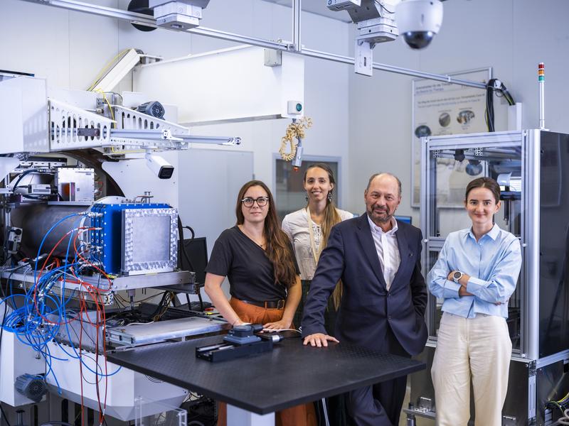 RC-Grant-Empfänger Professor Marco Durante mit einem Teil seines BARB-Team an der GSI/FAIR-Biophysik