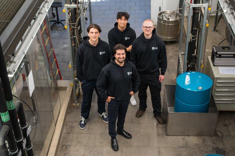 Das Team von Minerva Carbon Abdu Bilican (vorne), Julius Kaiser (links), Jonas Gram (rechts) und Nguyen-Khan Tran (hinten)