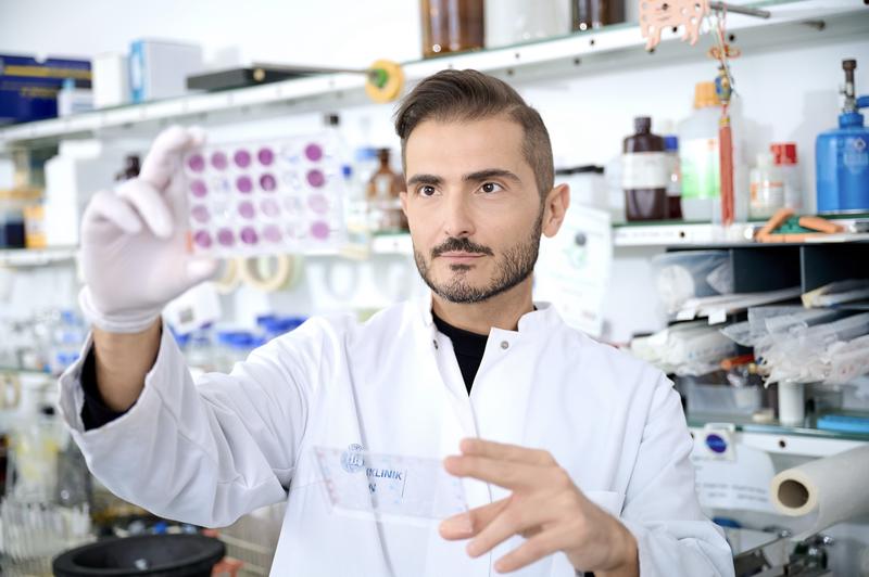 Dr. Gianmaria Liccardi leitete die Studie, die das STING-Protein mit dem programmierten Zelltod Nekroptose in Verbindung bringt.